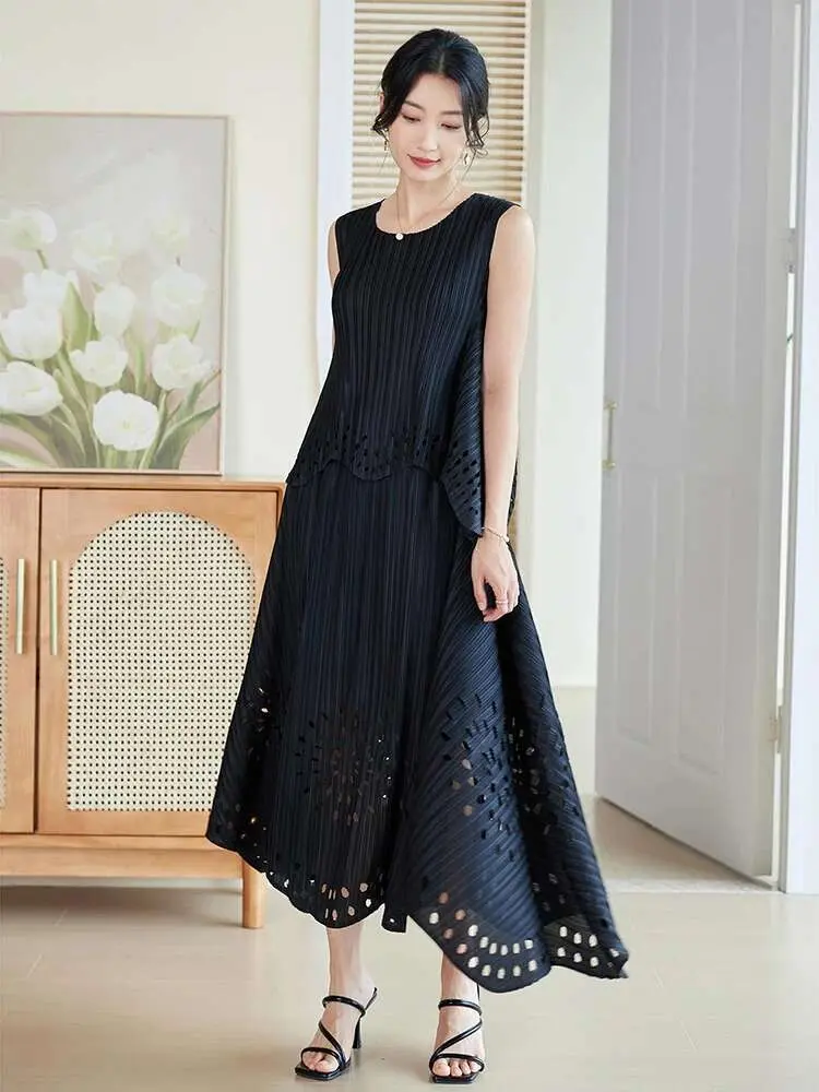 LANMREM Hollow Out Design Pleated Women's Sets Round Neck Sleeveless Tops Loose Skirt Casual Two-piece Set 2025 Summer 2DE604