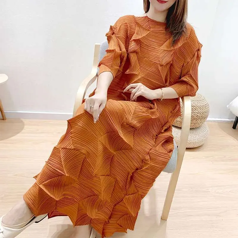 LANMREM 2025 new Spring fashion pleated dress round neck three quarter sleeves pleated pullover loose dress WN152