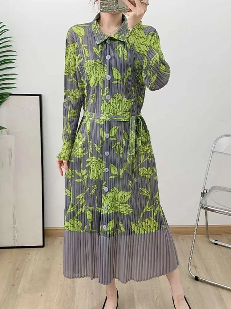 LANMREM Women's Pleated Print Dress Lapel Single Breasted Long Sleeve Lace-up Elegant Dresses Female Fashion 2025 Spring 2DE239