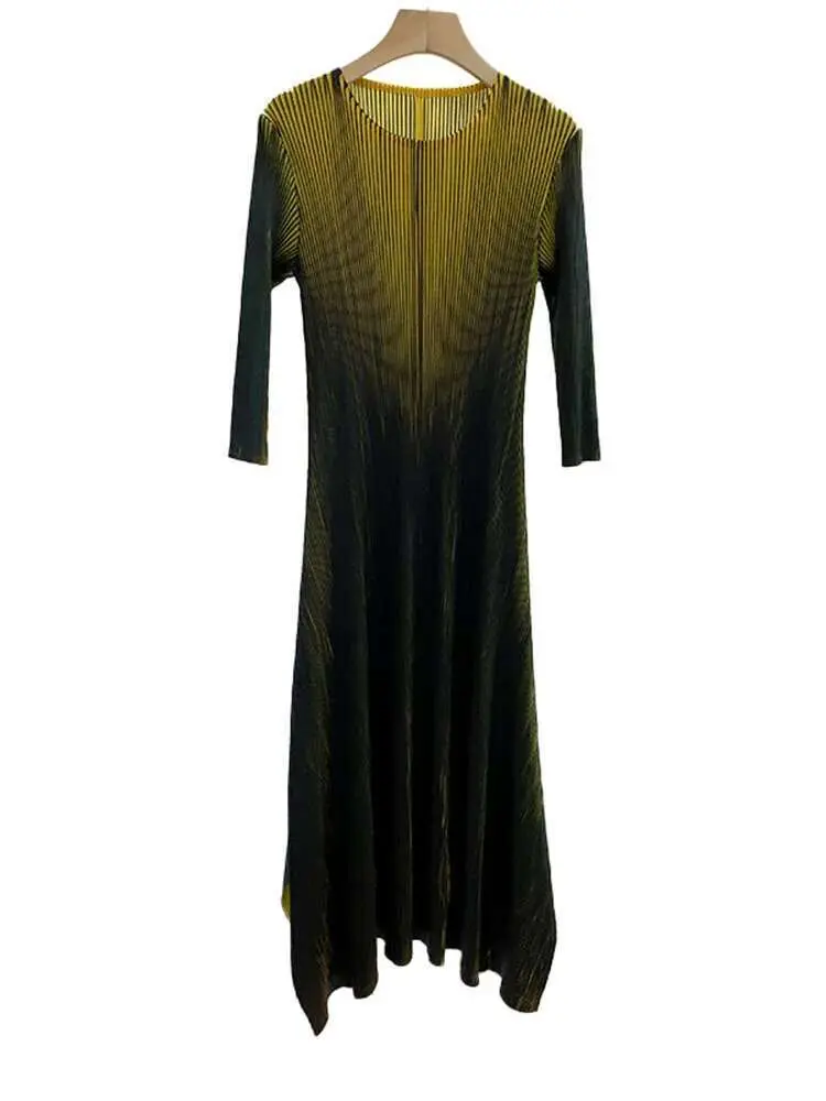 LANMREM Gradient Pleated Dress For Women Round Neck Loose Casual Style Irregular Hem Female Fashion Clothes 2025 Trendy 2DB2221
