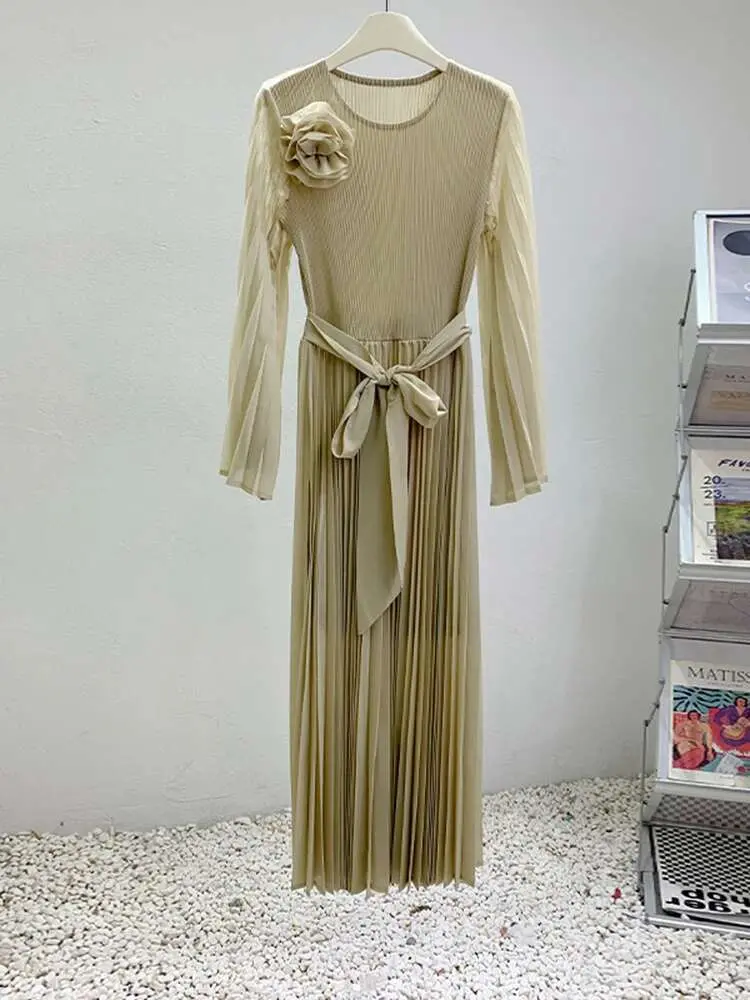 LANMREM Flower Pleated Dress For Women Long Flare Sleeves Belt Gathered Waist Solid Color Fashion Dresses 2025 New 2DB2405