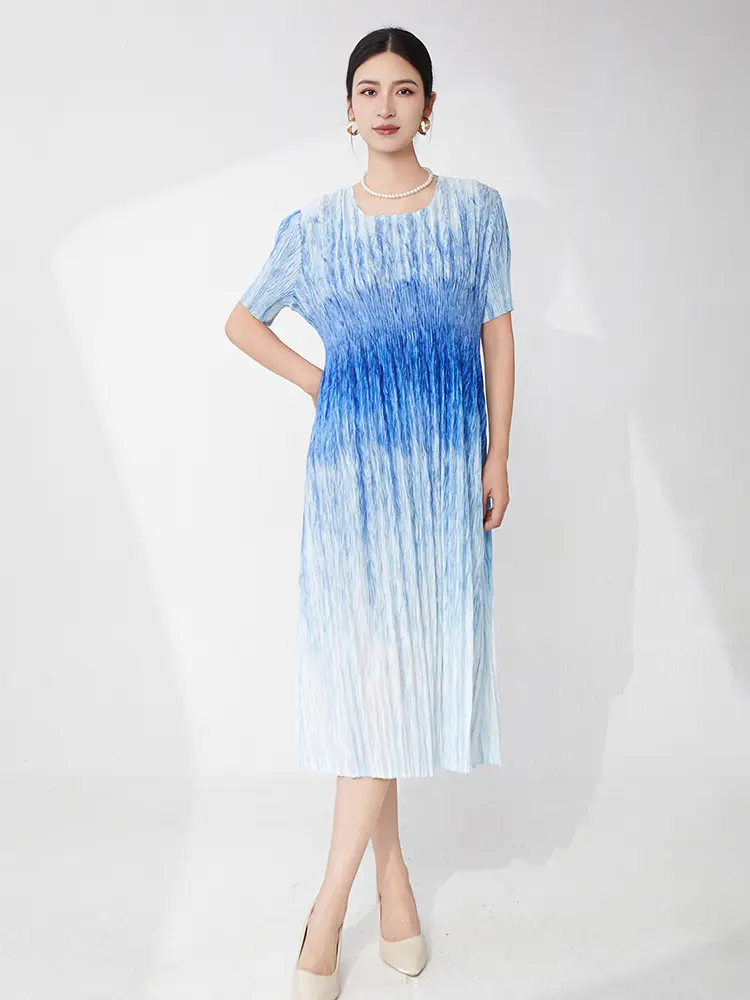 LANMREM Women's High-end Pleated Dress Elastic Slimming Gradient Round Neck Short Sleeved A-line Dresses Elegant Clothes 2DB3502