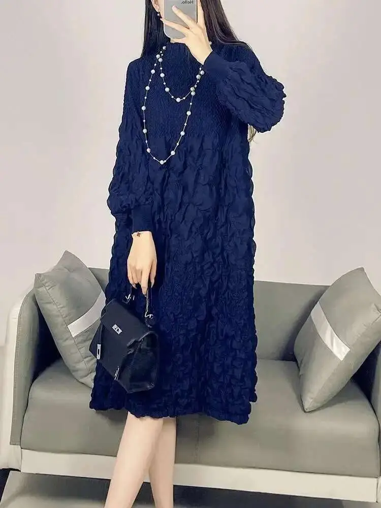 LANMREM Pleated Dress Niche Design Loose Three-dimensional Embossed Turtleneck Knee-length Dresses 2025 Spring New Cloth 2DB2460