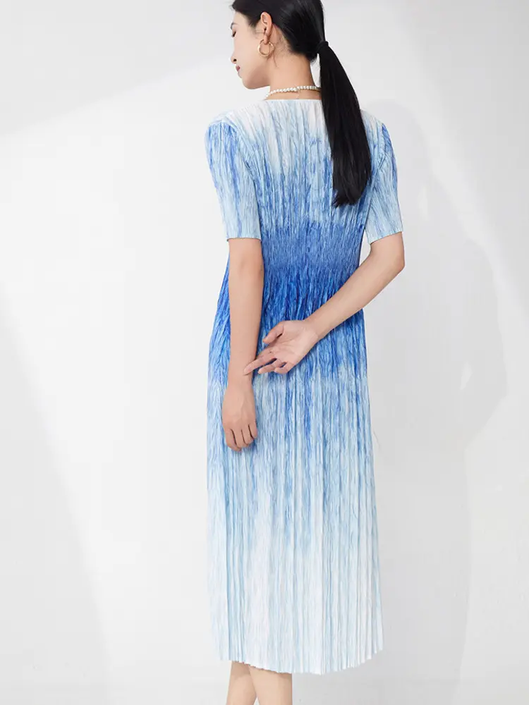 LANMREM Women's High-end Pleated Dress Elastic Slimming Gradient Round Neck Short Sleeved A-line Dresses Elegant Clothes 2DB3502
