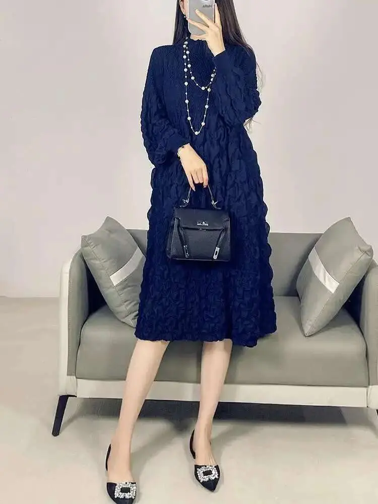 LANMREM Pleated Dress Niche Design Loose Three-dimensional Embossed Turtleneck Knee-length Dresses 2025 Spring New Cloth 2DB2460