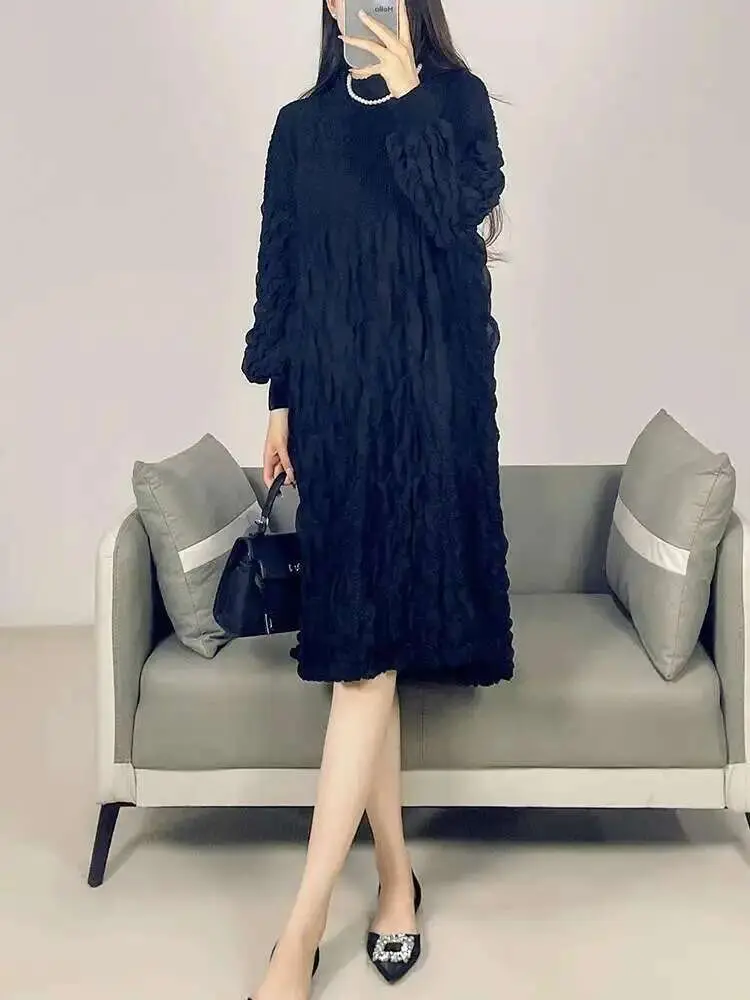 LANMREM Pleated Dress Niche Design Loose Three-dimensional Embossed Turtleneck Knee-length Dresses 2025 Spring New Cloth 2DB2460