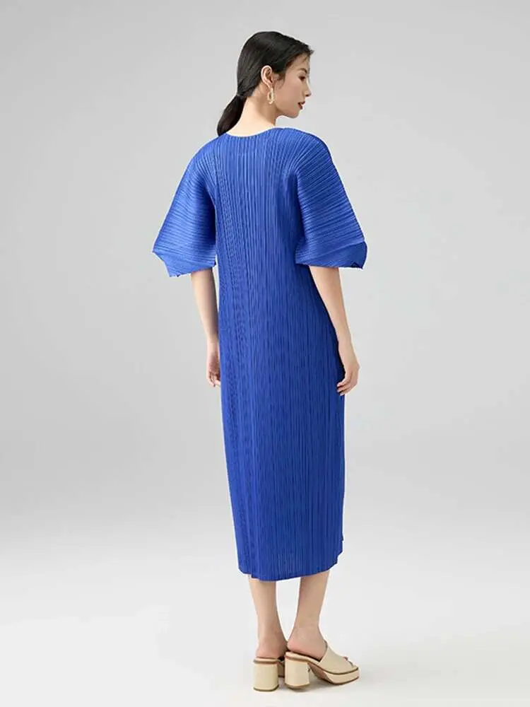 LANMREM Summer Blue Pleated Dress Women 2025 New Loose Casual O-neck Niche Design Dropped Shoulder Short Sleeve Dresses 2DB2508