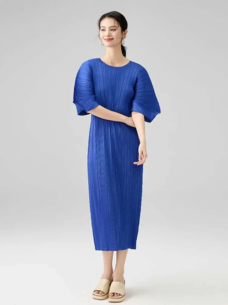 LANMREM Summer Blue Pleated Dress Women 2025 New Loose Casual O-neck Niche Design Dropped Shoulder Short Sleeve Dresses 2DB2508