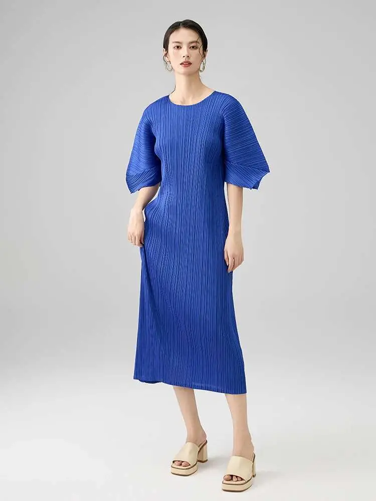 LANMREM Summer Blue Pleated Dress Women 2025 New Loose Casual O-neck Niche Design Dropped Shoulder Short Sleeve Dresses 2DB2508