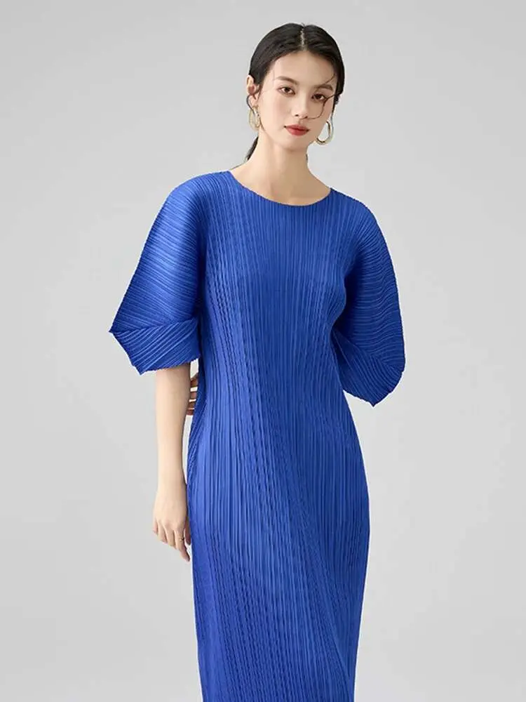 LANMREM Summer Blue Pleated Dress Women 2025 New Loose Casual O-neck Niche Design Dropped Shoulder Short Sleeve Dresses 2DB2508