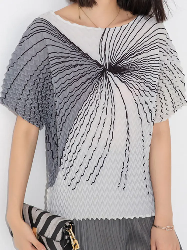LANMREM Fashion Contrast Color Pleated T-shirt Women Round Neck Short Sleeves Printing Tops Casual 2023 New Clothing 2AA2612