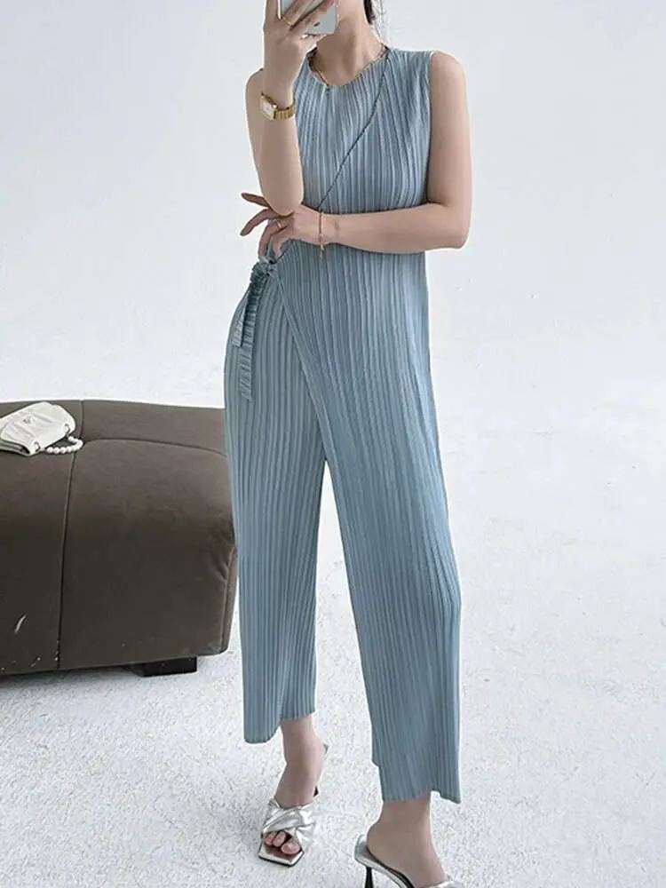 LANMREM Solid Color Casual Women's Jumpsuit Round Neck Sleeveless High Waist Side Lacing Design Stylish Jumpsuit 2025 New 2DE573