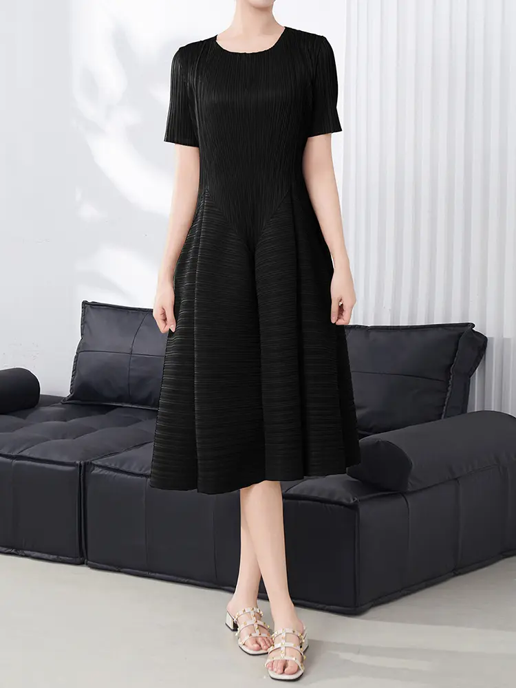 LANMREM Summer Short Sleeve Pleated Dress For Women 2025 New Loose Causal Round Collar Casual Black A-line Dresses Chic 2DB3101