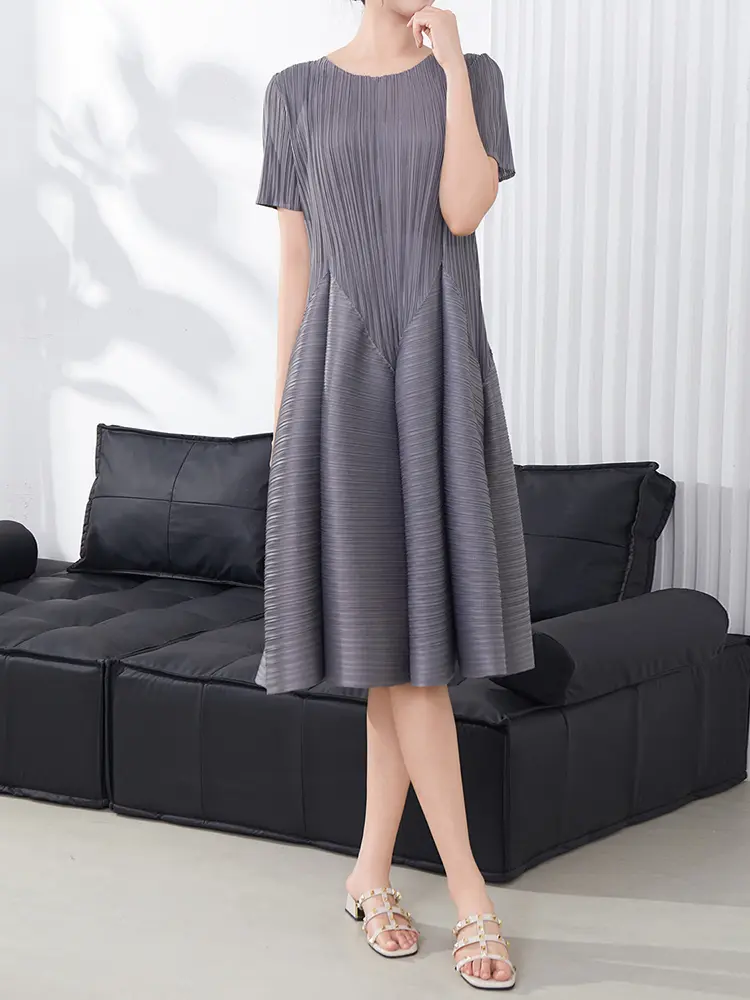 LANMREM Summer Short Sleeve Pleated Dress For Women 2025 New Loose Causal Round Collar Casual Black A-line Dresses Chic 2DB3101