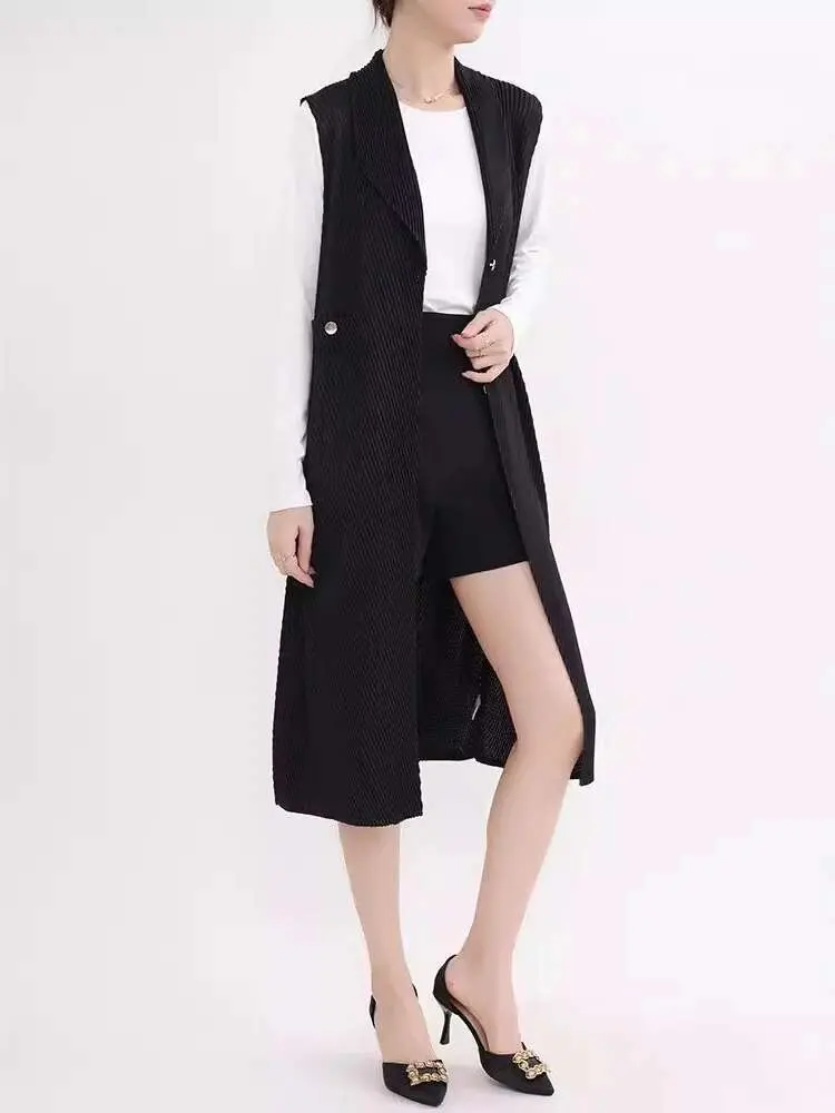 LANMREM Pleated Casual Long Vest For Women Lapel Sleeveless Single Breasted Solid Color High Stretch Coat 2025 Spring New 2Z2822