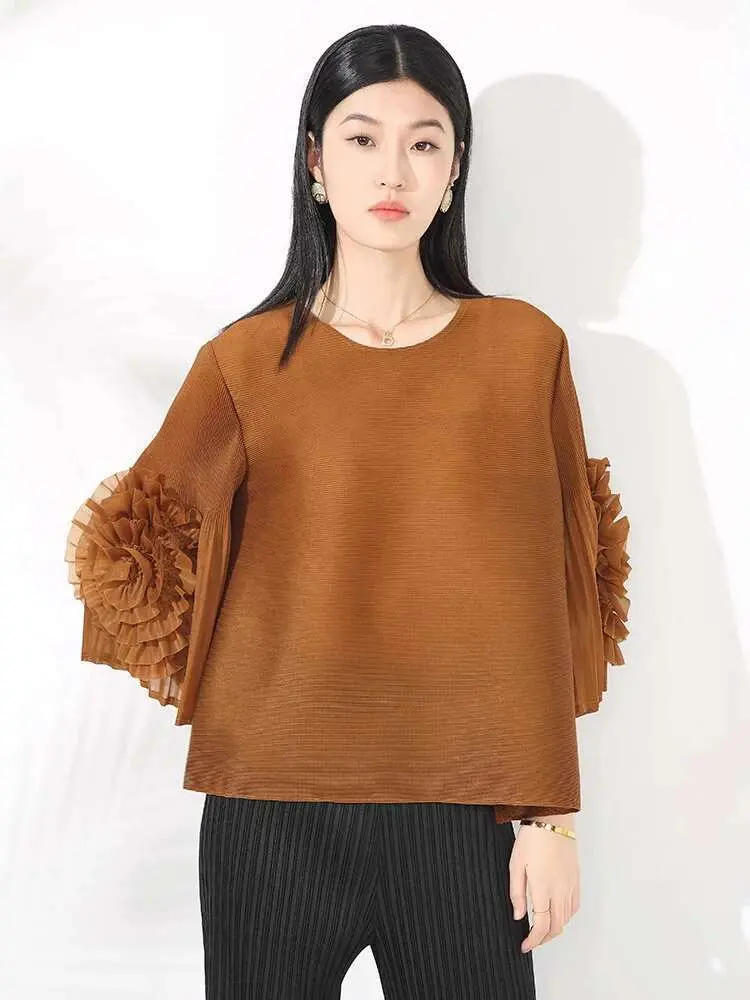 LANMREM Three-quarter Sleeve Pleated T-shirt For Women Round Neck Patchwork Flower Causal Tops Fashion Summer 2025 New 2DE258