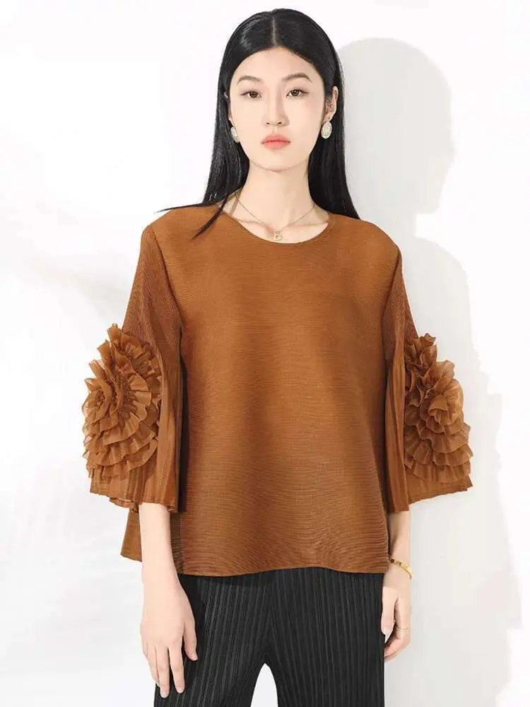 LANMREM Three-quarter Sleeve Pleated T-shirt For Women Round Neck Patchwork Flower Causal Tops Fashion Summer 2025 New 2DE258