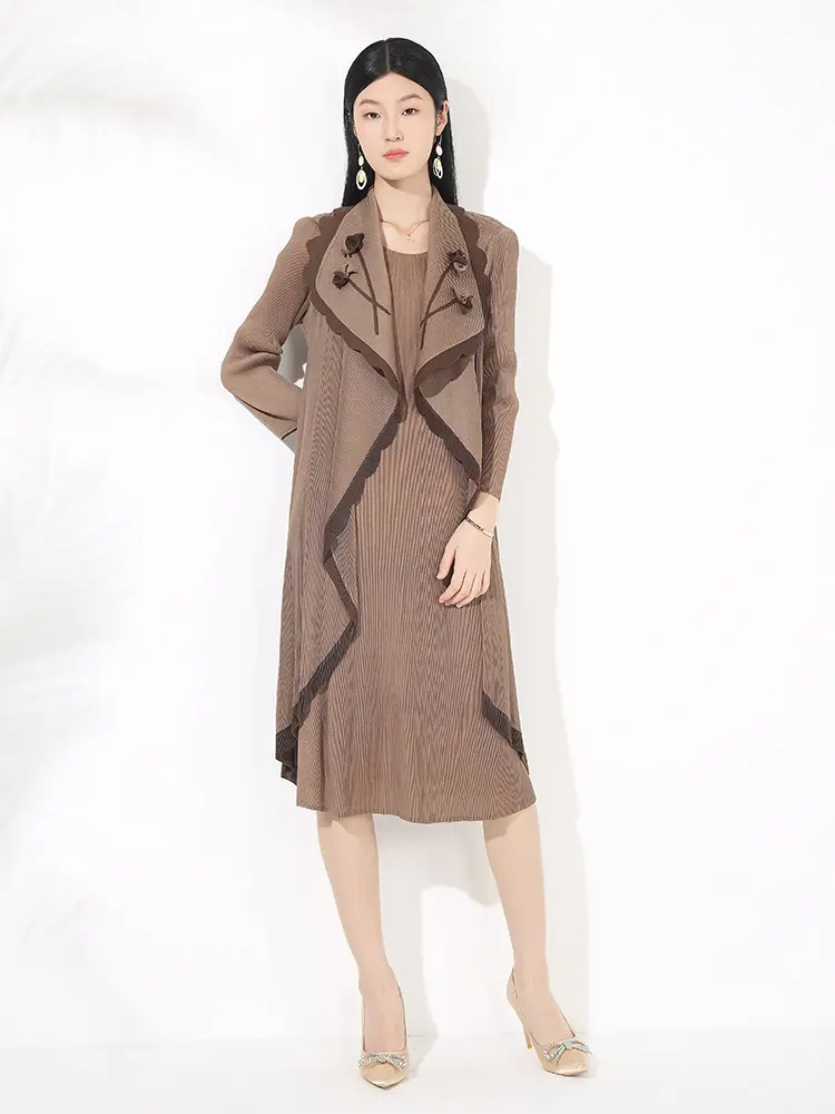 LANMREM Pleated Temperament Spliced Coffee Women's Dress 2025 New Style Lapel Design Pullover Fake Two-piece Dresses 2DB3521