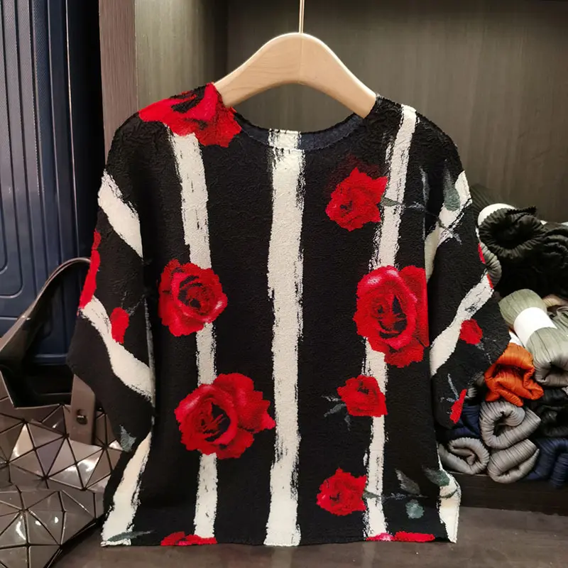 LANMREM Chic Rose Flower Printed Women's Pleated T-shirt Summer 2025 New Loose Casual O-neck Short Sleeve Pullover Top 2DB3172