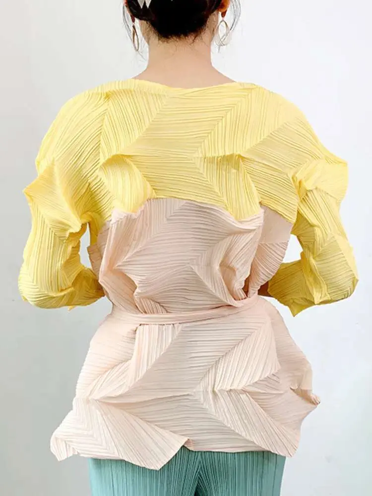 LANMREM Elegant Pleated T-shirt For Women O-neck Long Sleeves Loose Color Block Belt Tops Female Clothes 2025 Spring New 2YA630
