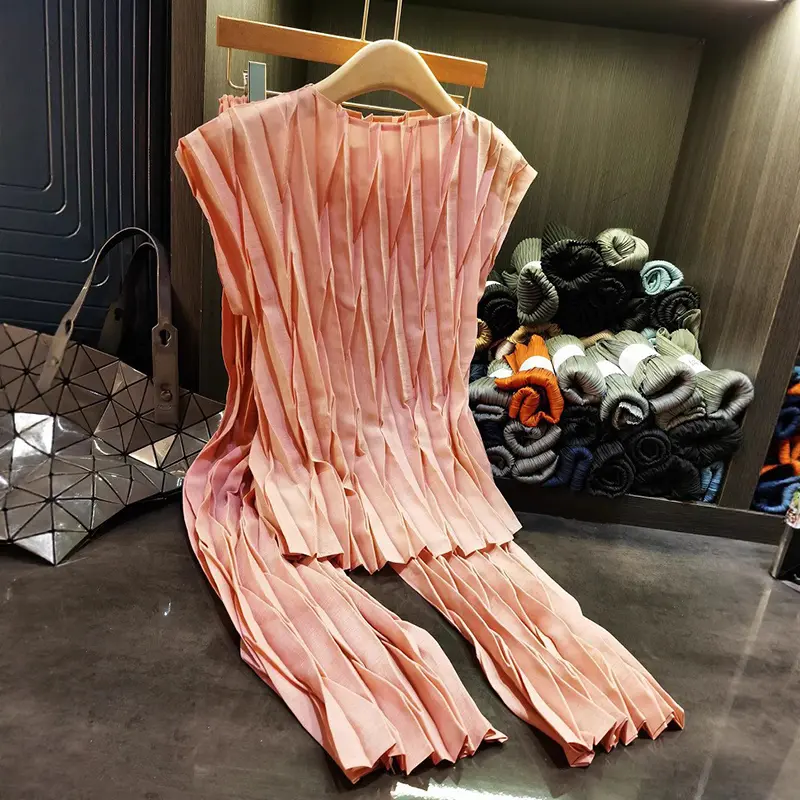 LANMREM Summer 2025 New Simple Fashion Pleated Women's Two Pieces Set Sleeveless Top And Elastic Waist Straight Pants 2DB3950