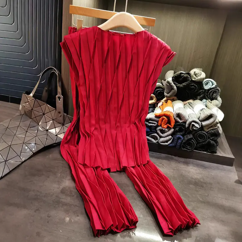 LANMREM Summer 2025 New Simple Fashion Pleated Women's Two Pieces Set Sleeveless Top And Elastic Waist Straight Pants 2DB3950