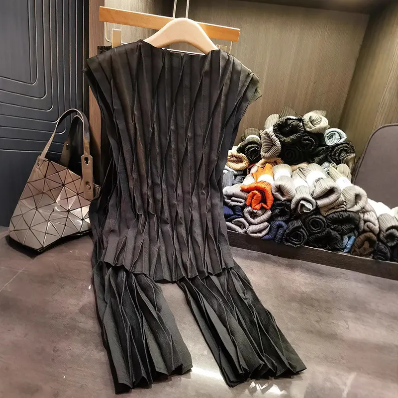 LANMREM Summer 2025 New Simple Fashion Pleated Women's Two Pieces Set Sleeveless Top And Elastic Waist Straight Pants 2DB3950
