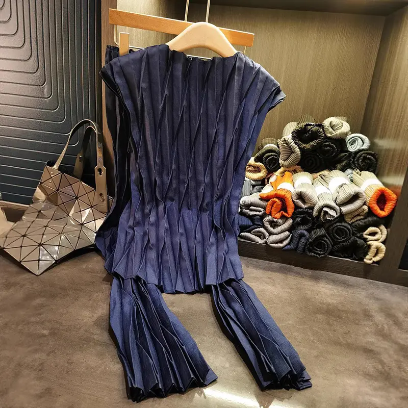 LANMREM Summer 2025 New Simple Fashion Pleated Women's Two Pieces Set Sleeveless Top And Elastic Waist Straight Pants 2DB3950