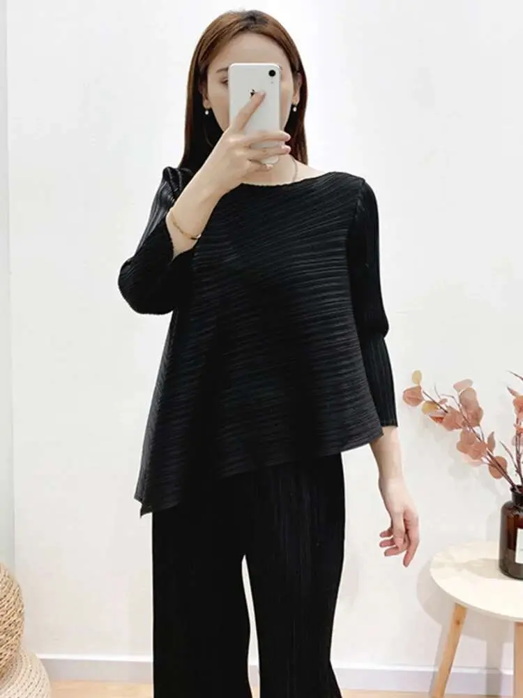LANMREM Pleated Shirts For Women Loose Irregular Round Neck Solid Three Quarter Sleeve T-shirt 2025 Spring Fashion Tops YJ790