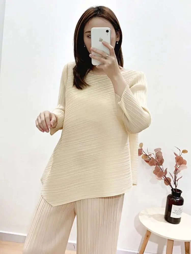 LANMREM Pleated Shirts For Women Loose Irregular Round Neck Solid Three Quarter Sleeve T-shirt 2025 Spring Fashion Tops YJ790