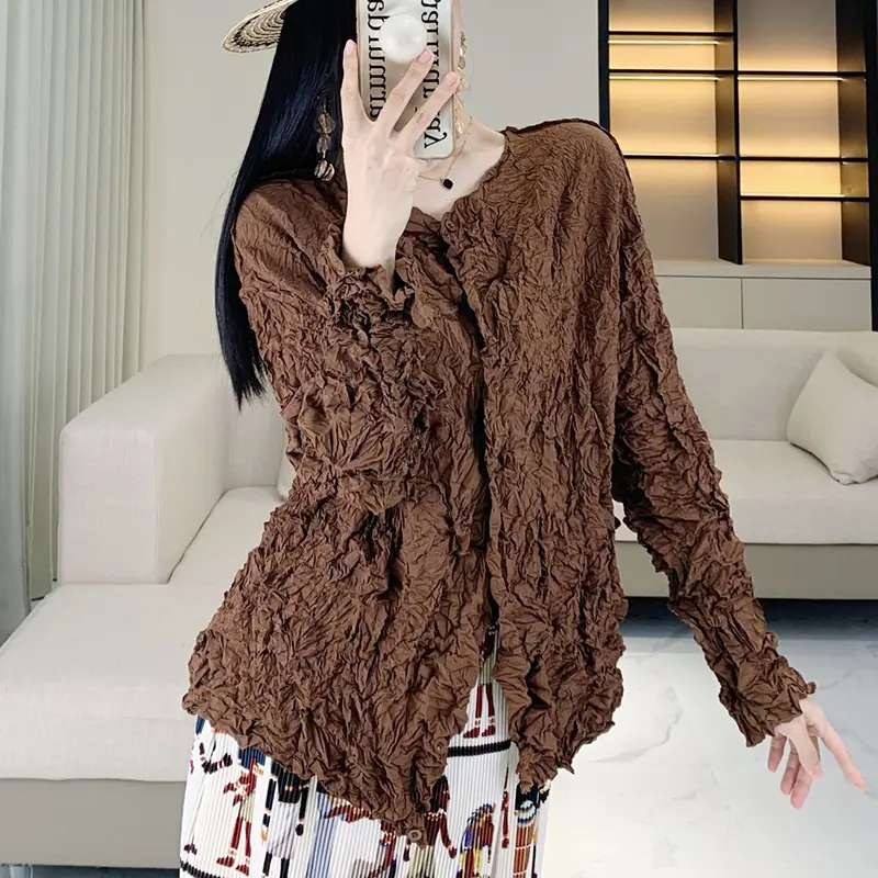 LANMREM High-End women's Pleated Round Neck Long Sleeve Shirt 2025 New Autumn chic Elegant Single-Breasted blouse top 2DB3848