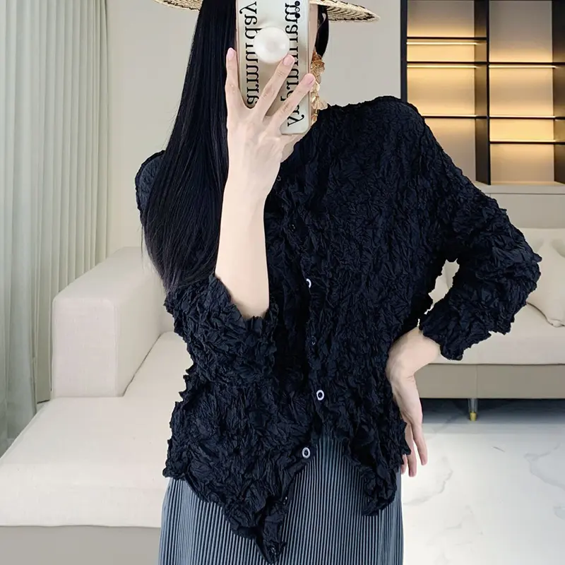 LANMREM High-End women's Pleated Round Neck Long Sleeve Shirt 2025 New Autumn chic Elegant Single-Breasted blouse top 2DB3848