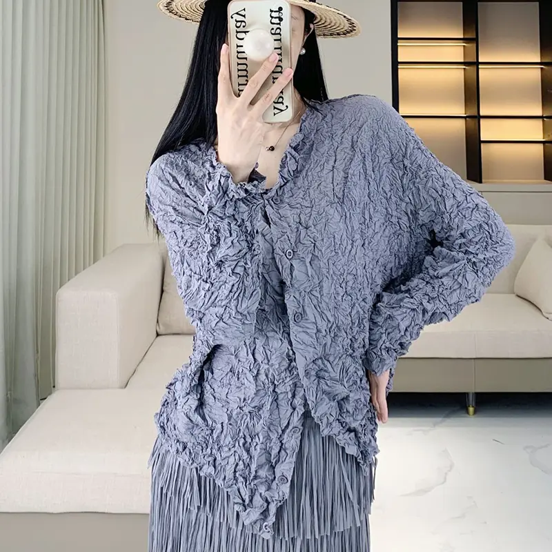 LANMREM High-End women's Pleated Round Neck Long Sleeve Shirt 2025 New Autumn chic Elegant Single-Breasted blouse top 2DB3848