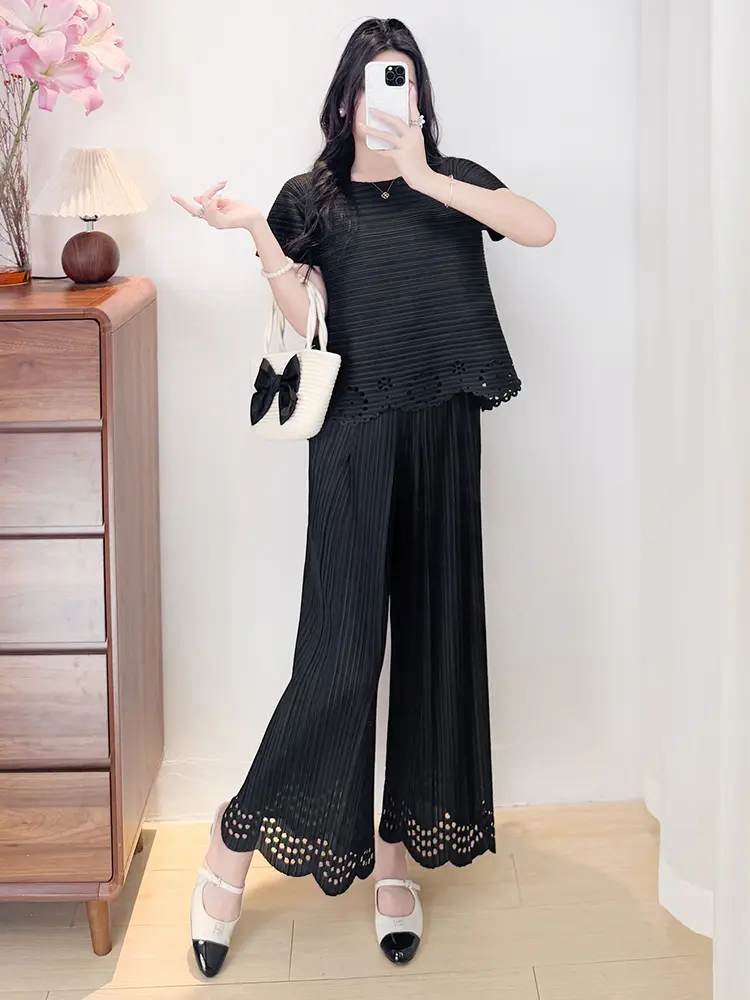 LANMREM Minimalist Hollow Out Design Loose Pleated Women's Two Piece Set Short Sleeve O-neck T-shirt And Wide Leg Pants 2DB3382
