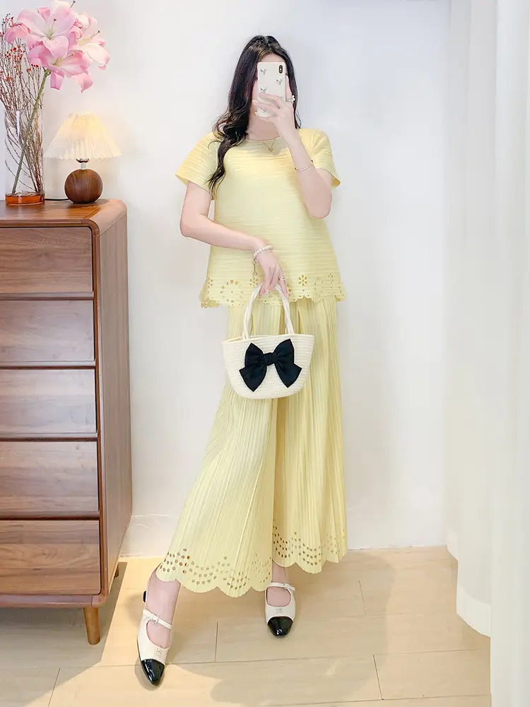 LANMREM Minimalist Hollow Out Design Loose Pleated Women's Two Piece Set Short Sleeve O-neck T-shirt And Wide Leg Pants 2DB3382