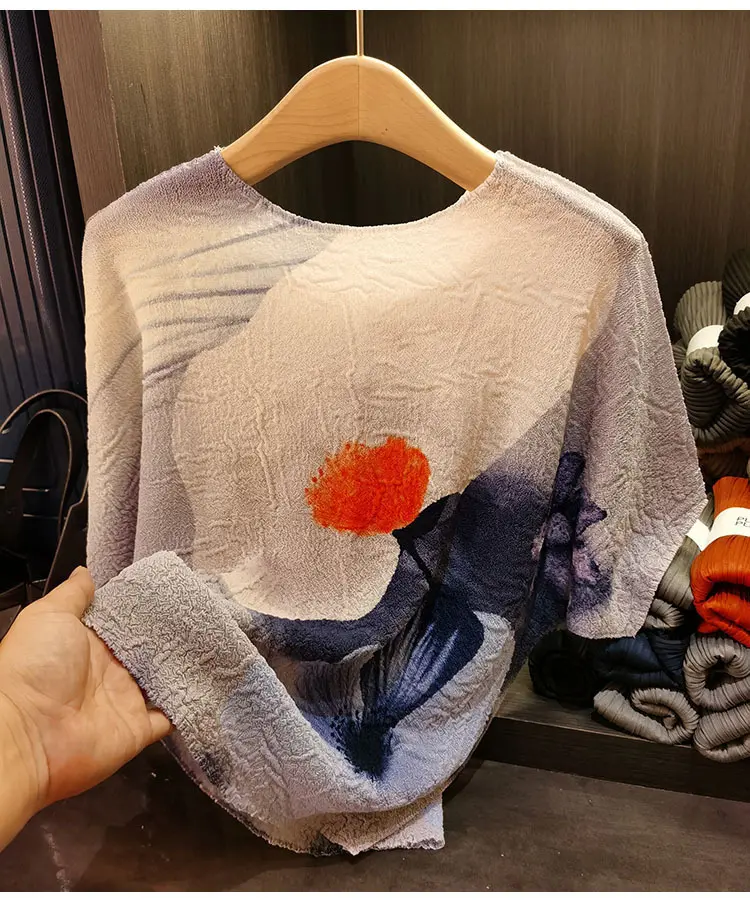 LANMREM Purple Printed Pleated Round Neck Short Sleeve T-shirt For Women High-end Summer 2025 New Loose Casual Top Chic 2DB3220