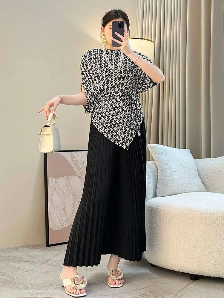 LANMREM Women's Plaid Pleated Loose T-shirt Slash Neck Short Sleeve Lace-up Casual Versatile Tops Fashion Summer 2025 New 2DE458