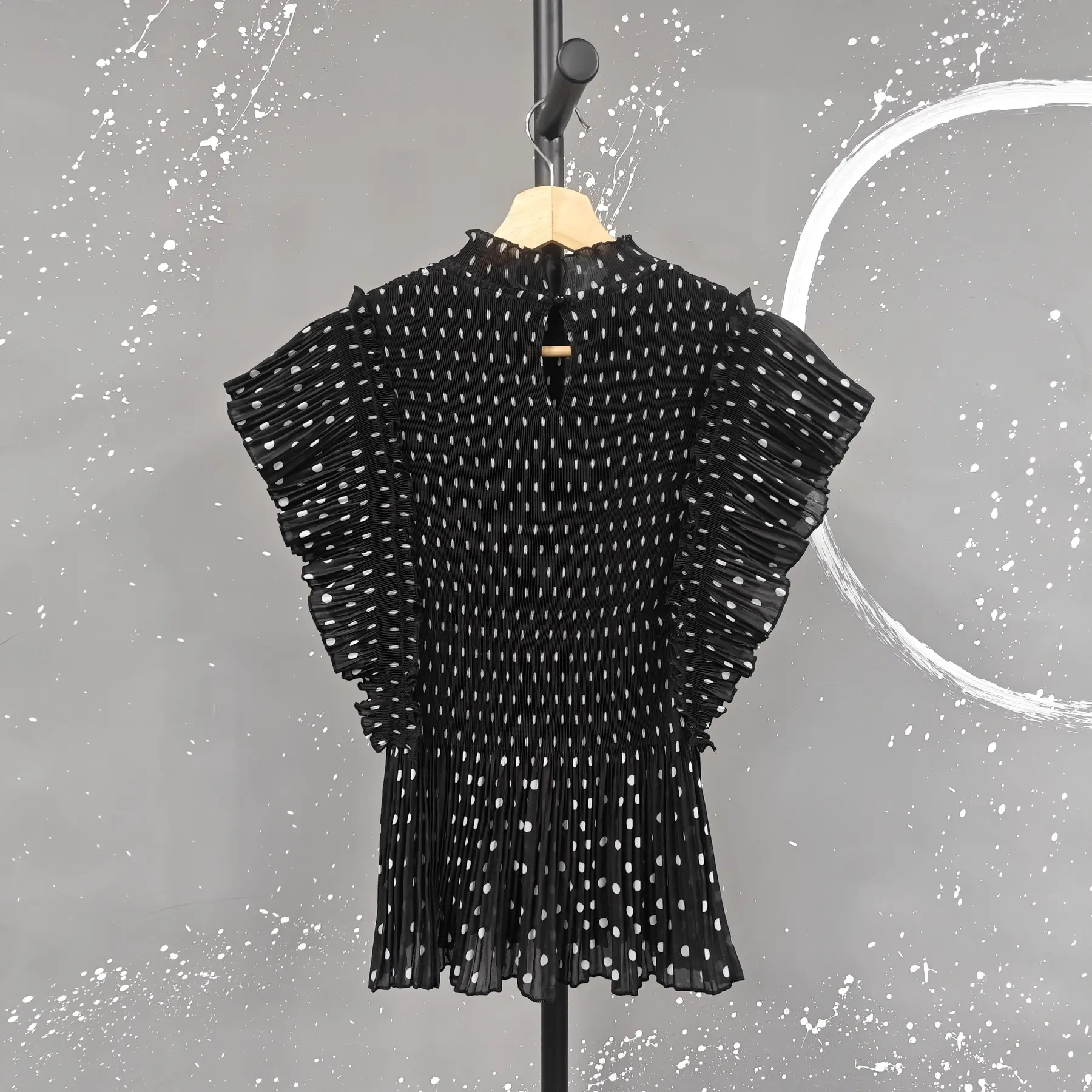 LANMREM Black Elastic Slim Dot Printting Pleated Women's T-shirt Summer Bawting Short Sleeve Stand Collar Pullover Top 2DB3375