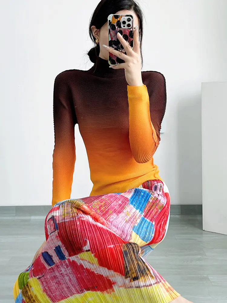LANMREM Gradient Pleated T-shirt High Neck Long Sleeve Orange Color Stitching Slim T-Shirts Women's Fashion Top Autumn 2R6988