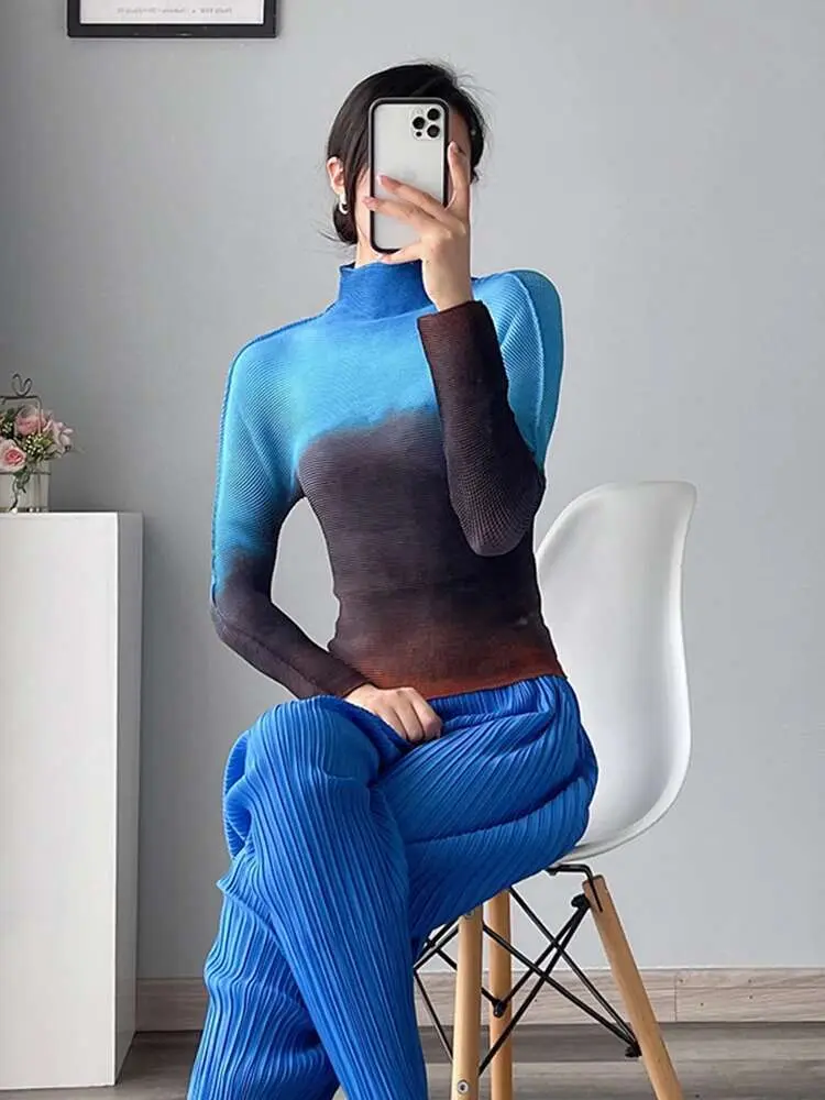 LANMREM Gradient Print Pleated T-shirt Women Long Sleeves Turtleneck Slim Top 2025 Spring Chic Clothing Outwear 2R4621