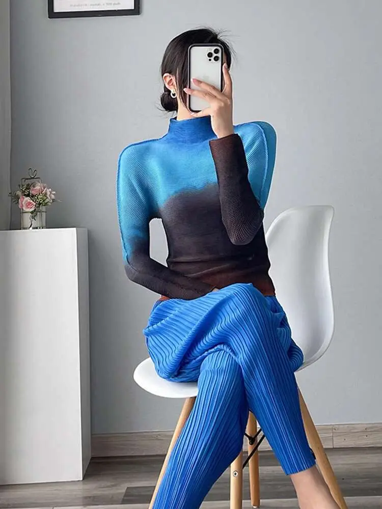 LANMREM Gradient Print Pleated T-shirt Women Long Sleeves Turtleneck Slim Top 2025 Spring Chic Clothing Outwear 2R4621