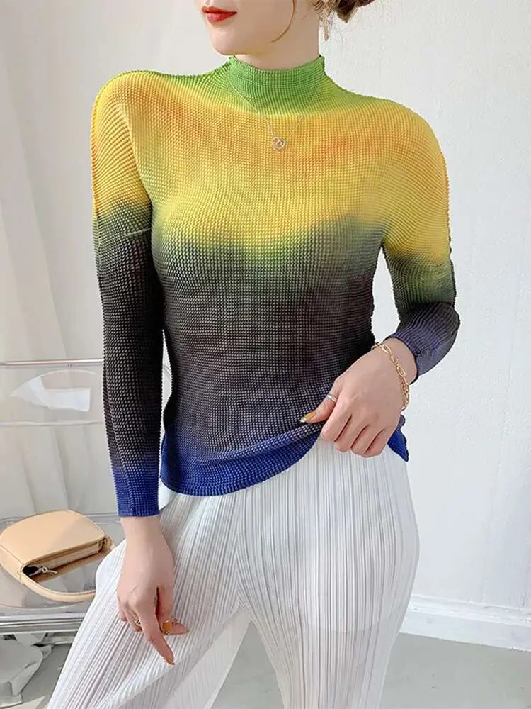 LANMREM Gradient Print Pleated T-shirt Women Long Sleeves Turtleneck Slim Top 2025 Spring Chic Clothing Outwear 2R4621