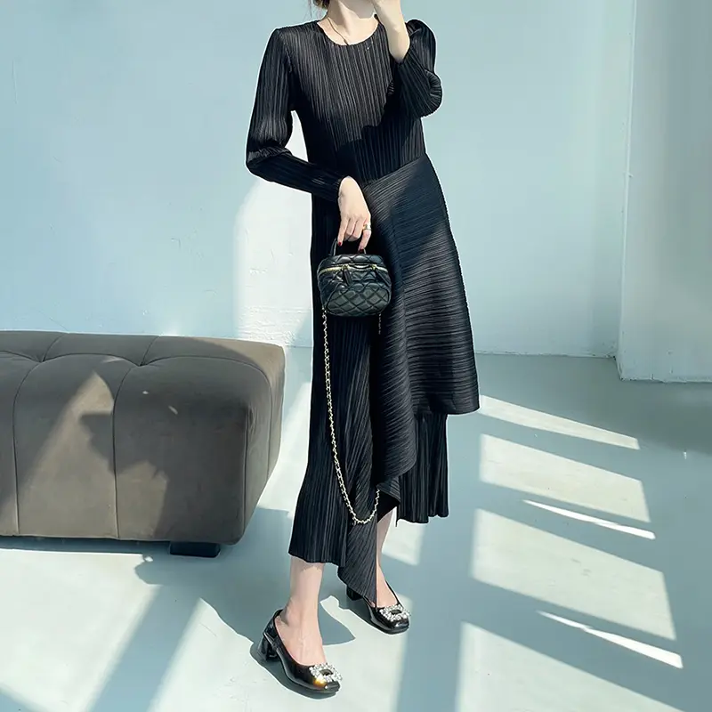 LANMREM Niche Chic Black Irregular Patchwork Design Pleated Women's Dress French Style Elegant Long Sleeve Elastic Slim Dresses