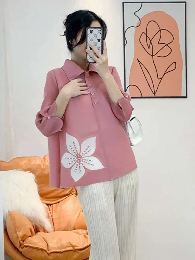 LANMREM Design Sense Flower Beaded Patchwork Fashion T-shirt Women's Slim Polo Collar Casual Tops Spring Summer 2025 New 2DE363