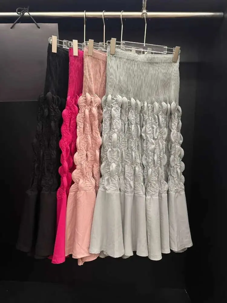 LANMREM Temperament Women's Solid Color Bubble Pleated Skirts 2025 Spring Summer New Fashion High Waist Hip Wrap Skirt 2DE466