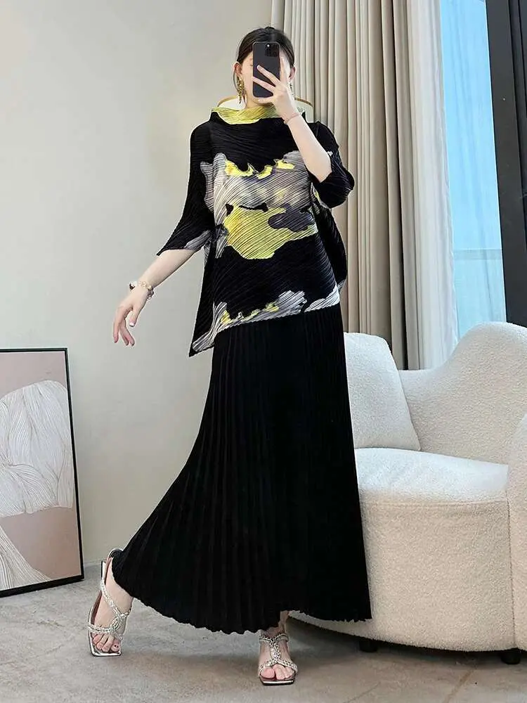 LANMREM Black Irregular Design Women's Pleated T-shirt Casual Loose Three Quarter Sleeve Pritnting Stand Collar Pullover Tops