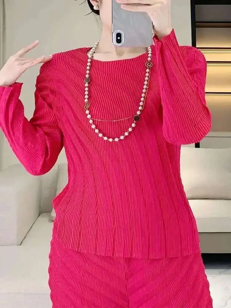 LANMREM Elegant Women's Long Sleeve Pleated Tops 2025 New Round Neck Solid Color Casual Simple All Matching Base Shirt 2DE658