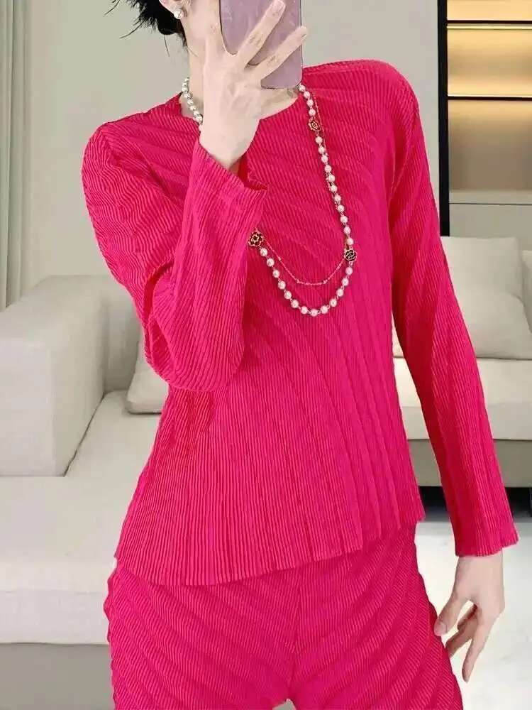 LANMREM Elegant Women's Long Sleeve Pleated Tops 2025 New Round Neck Solid Color Casual Simple All Matching Base Shirt 2DE658