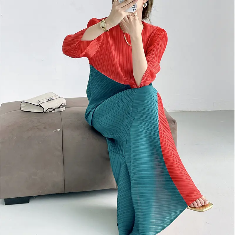 LANMREM Colorblock Spliced Design Women's Pleated Two Pieces Set 2025 New Elastic Loose T-shirt And Straight Skirt Chic 2DB3633