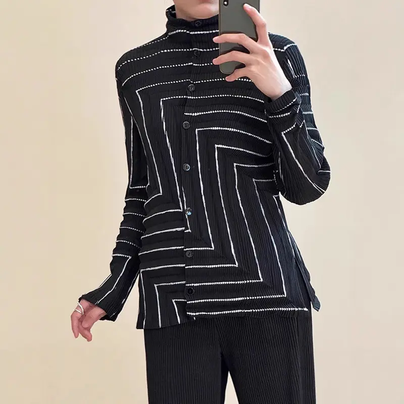LANMREM Striped Pleated Women's Shirt Fashion Turn Down Collar Long Sleeve Casual Elastic Black Blouse Tops 2025 New 2DB3667